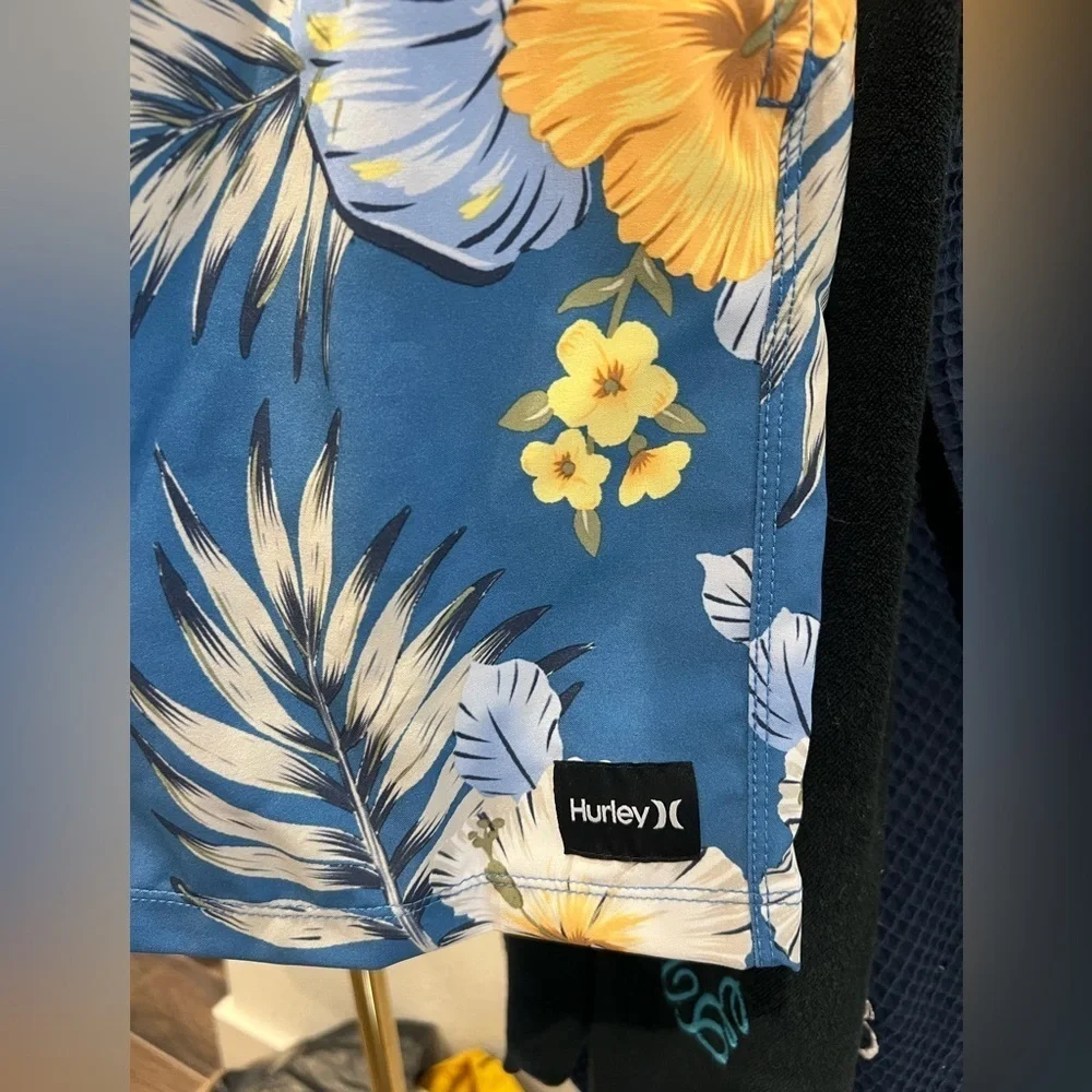 NWT Men’s Hurley Boardshort- Size Large- Blue Hawaiian- 17”